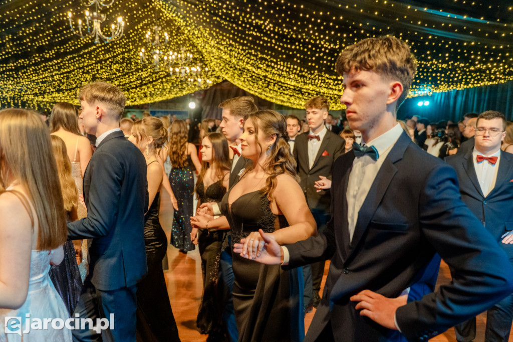 Studniówka 2025 maturzystów Liceum Ogólnokształcącego w Jarocinie