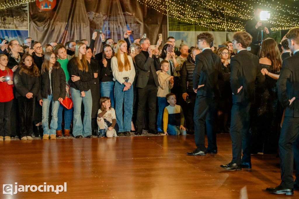 Studniówka 2025 maturzystów Liceum Ogólnokształcącego w Jarocinie