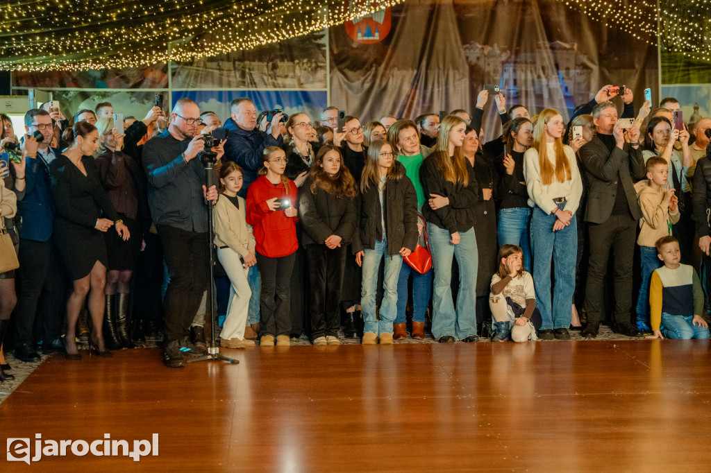 Studniówka 2025 maturzystów Liceum Ogólnokształcącego w Jarocinie