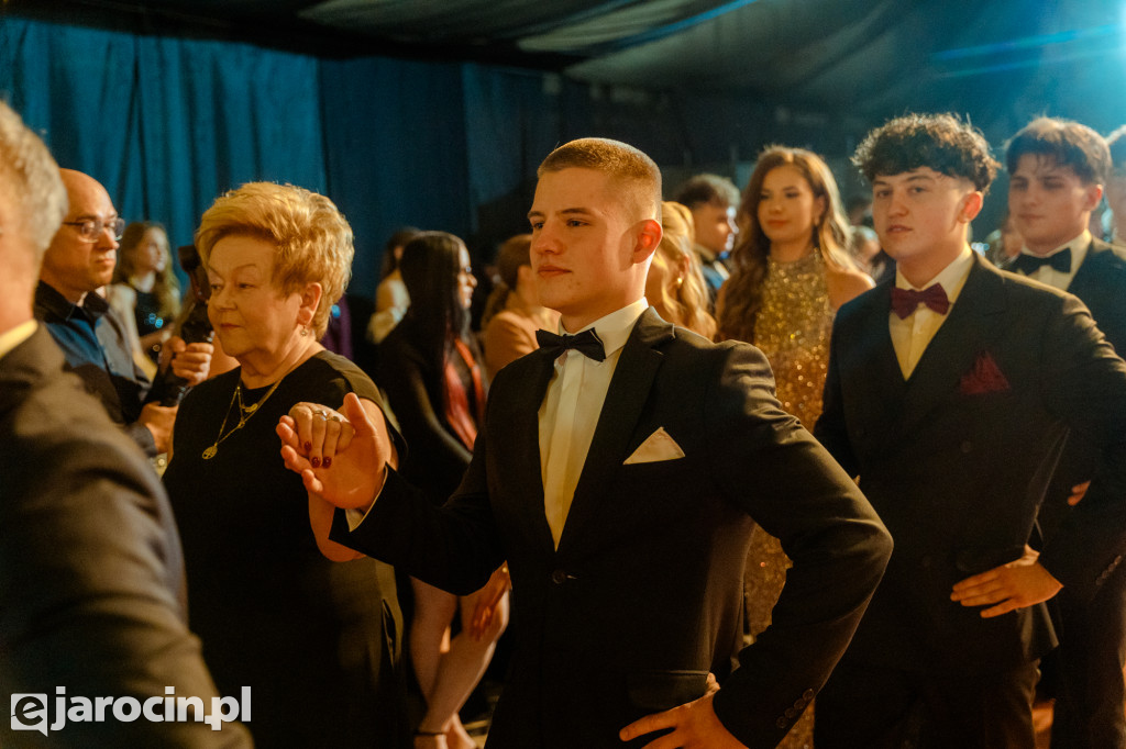 Studniówka 2025 maturzystów Liceum Ogólnokształcącego w Jarocinie