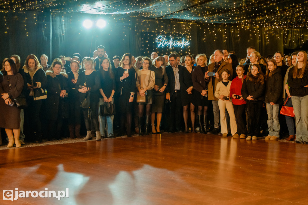 Studniówka 2025 maturzystów Liceum Ogólnokształcącego w Jarocinie