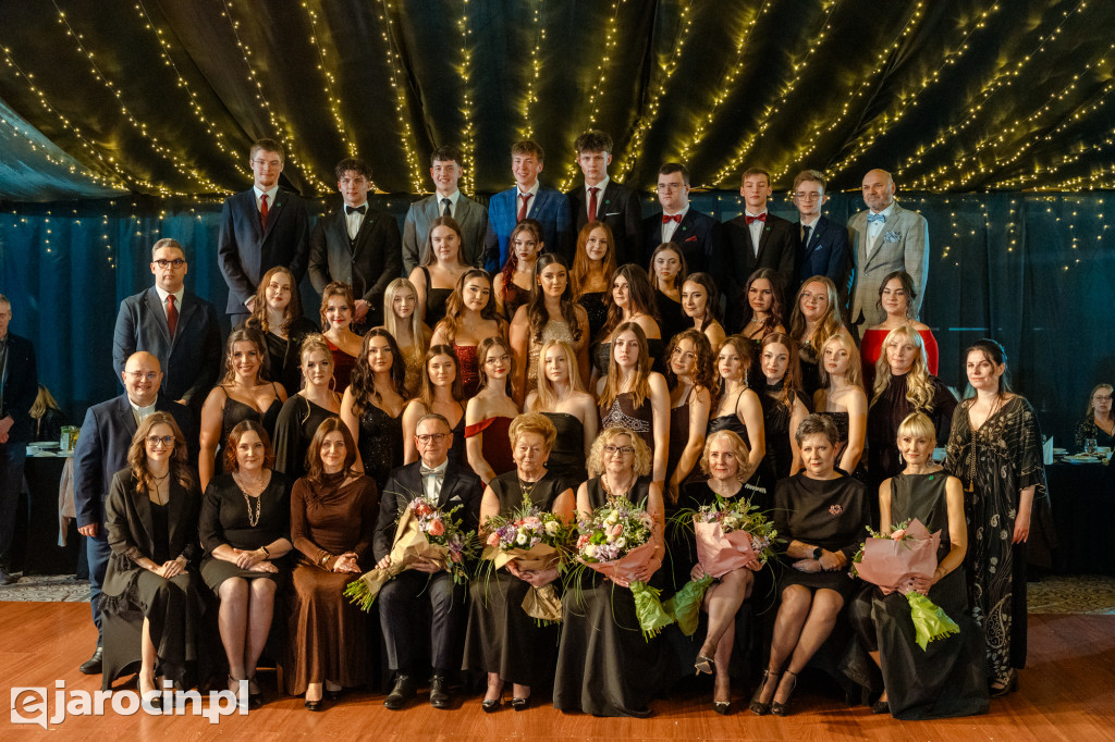 Studniówka 2025 maturzystów Liceum Ogólnokształcącego w Jarocinie