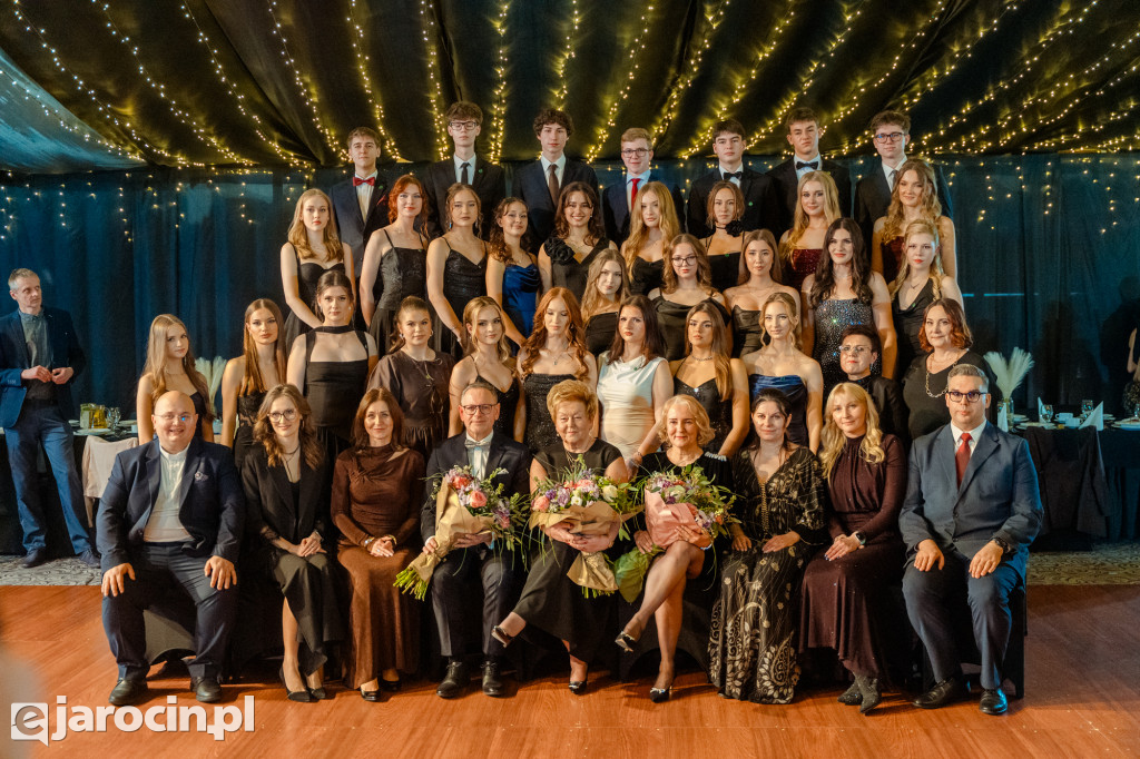 Studniówka 2025 maturzystów Liceum Ogólnokształcącego w Jarocinie