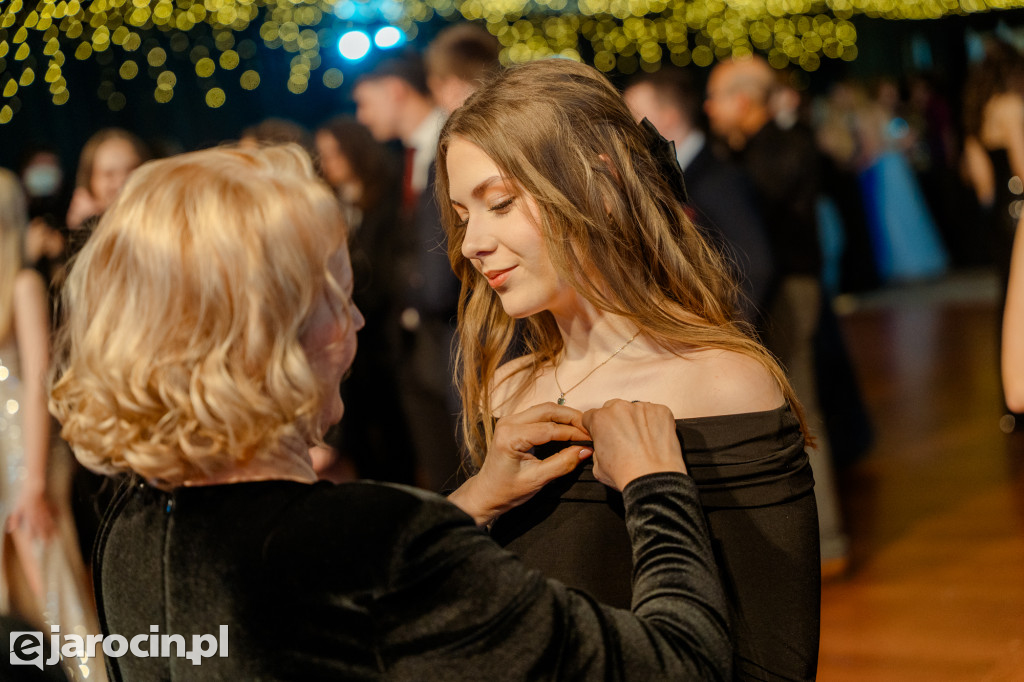 Studniówka 2025 maturzystów Liceum Ogólnokształcącego w Jarocinie