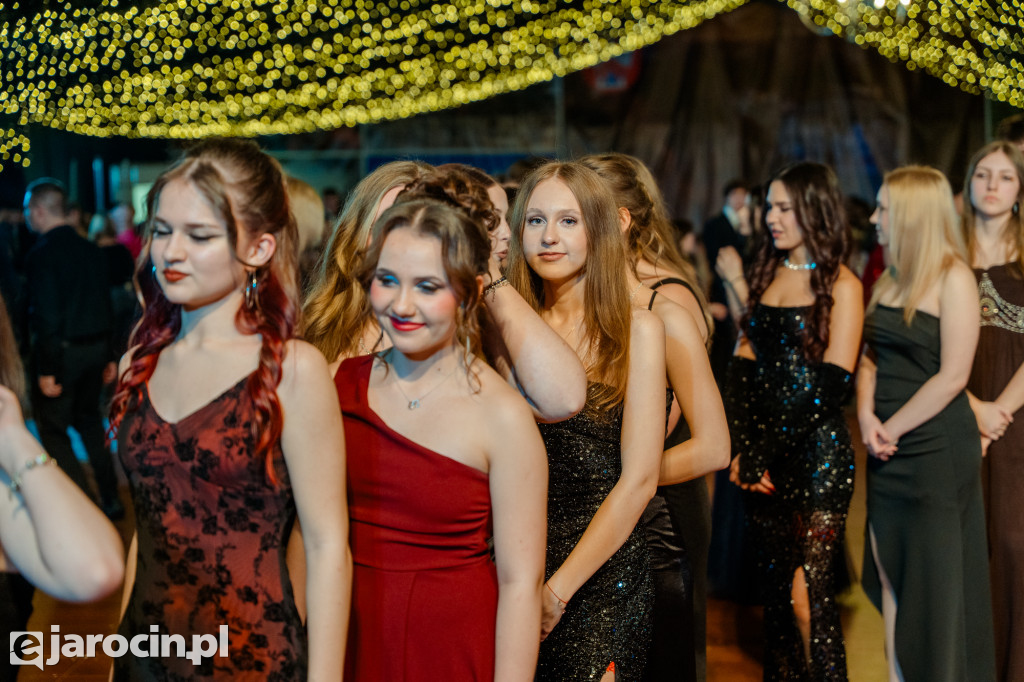 Studniówka 2025 maturzystów Liceum Ogólnokształcącego w Jarocinie