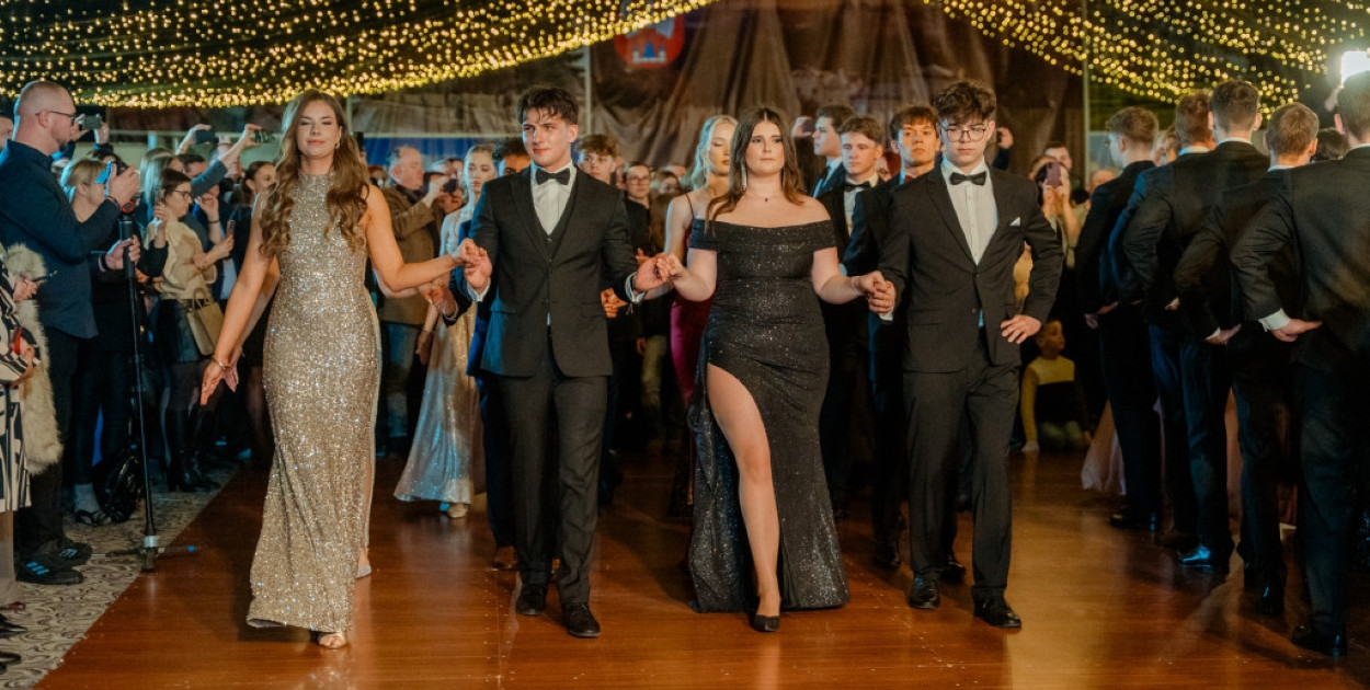 Studniówka 2025 maturzystów Liceum Ogólnokształcącego w Jarocinie