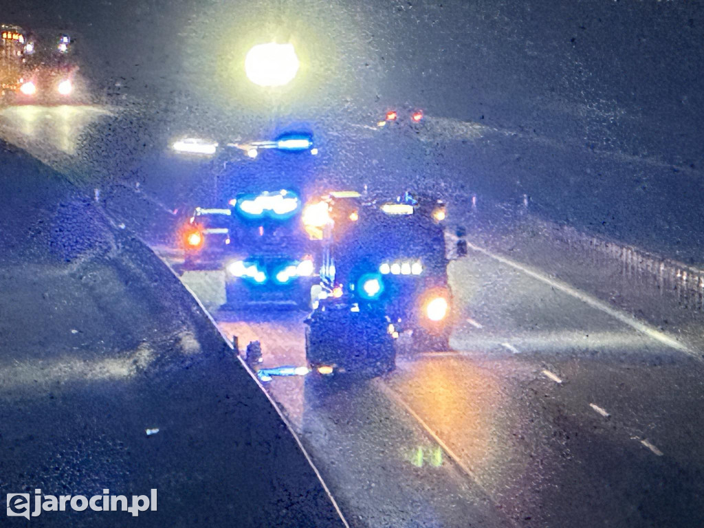 Obwodnica Jarocina w kierunku Poznania: kolizja dwóch aut, na miejscu wszystkie służby