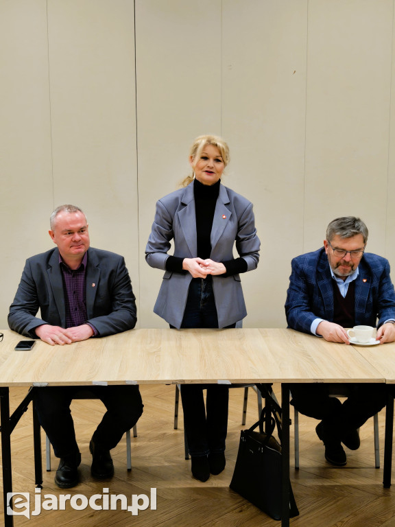 Karolina Pawliczak i Jarosław Urbaniak, posłowie Koalicji Obywatelskiej, spotkali się z mieszkańcami Jarocina