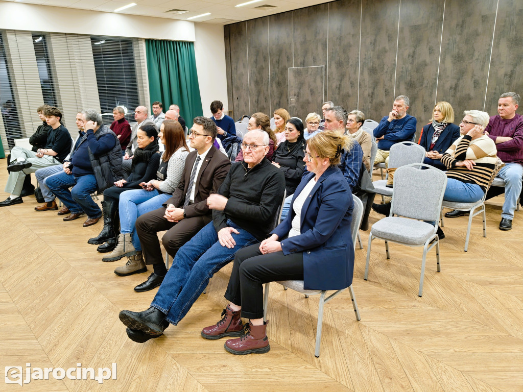 Karolina Pawliczak i Jarosław Urbaniak, posłowie Koalicji Obywatelskiej, spotkali się z mieszkańcami Jarocina