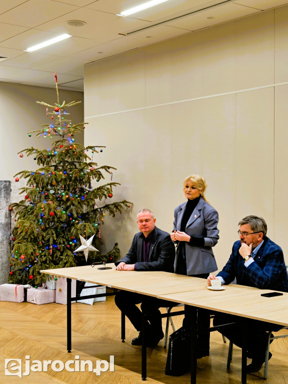 Karolina Pawliczak i Jarosław Urbaniak, posłowie Koalicji Obywatelskiej, spotkali się z mieszkańcami Jarocina