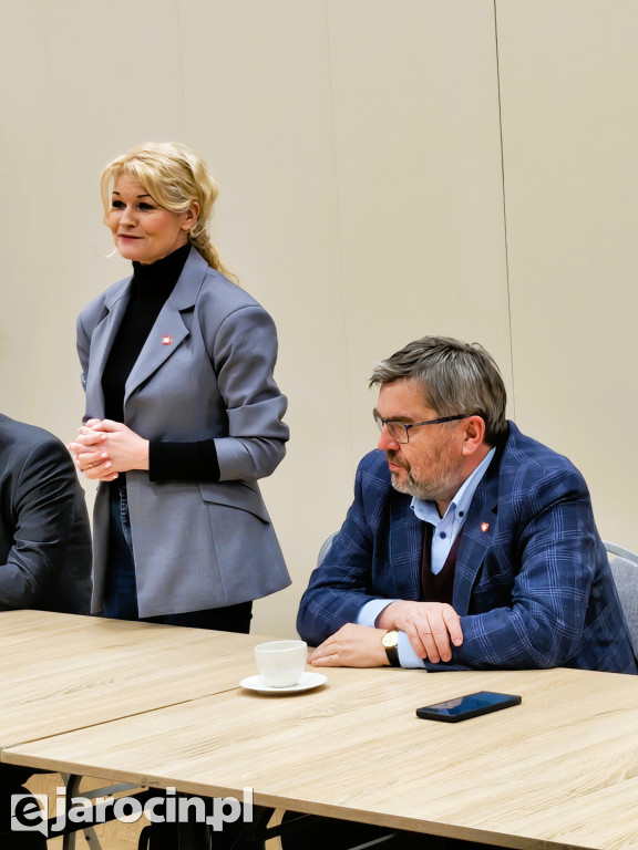 Karolina Pawliczak i Jarosław Urbaniak, posłowie Koalicji Obywatelskiej, spotkali się z mieszkańcami Jarocina