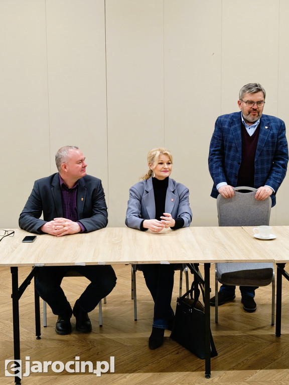 Karolina Pawliczak i Jarosław Urbaniak, posłowie Koalicji Obywatelskiej, spotkali się z mieszkańcami Jarocina