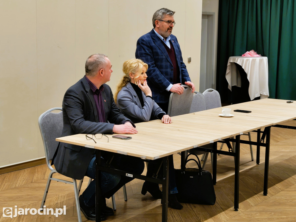 Karolina Pawliczak i Jarosław Urbaniak, posłowie Koalicji Obywatelskiej, spotkali się z mieszkańcami Jarocina