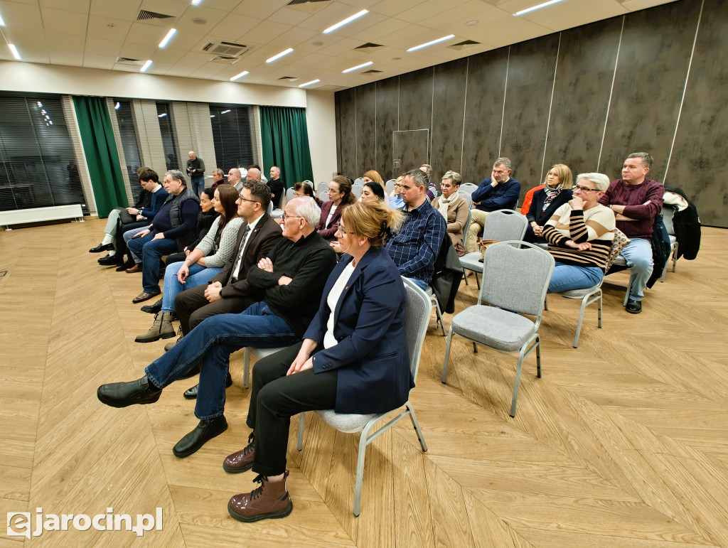 Karolina Pawliczak i Jarosław Urbaniak, posłowie Koalicji Obywatelskiej, spotkali się z mieszkańcami Jarocina