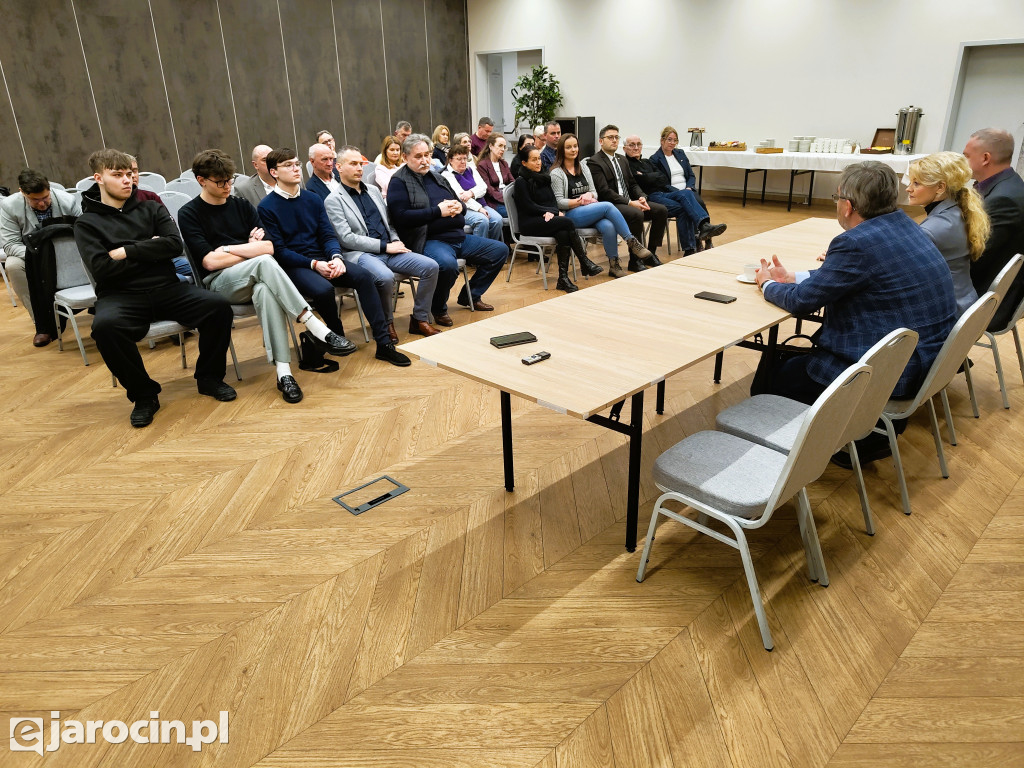 Karolina Pawliczak i Jarosław Urbaniak, posłowie Koalicji Obywatelskiej, spotkali się z mieszkańcami Jarocina