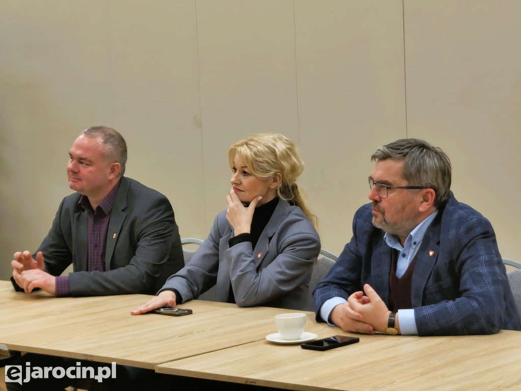 Karolina Pawliczak i Jarosław Urbaniak, posłowie Koalicji Obywatelskiej, spotkali się z mieszkańcami Jarocina