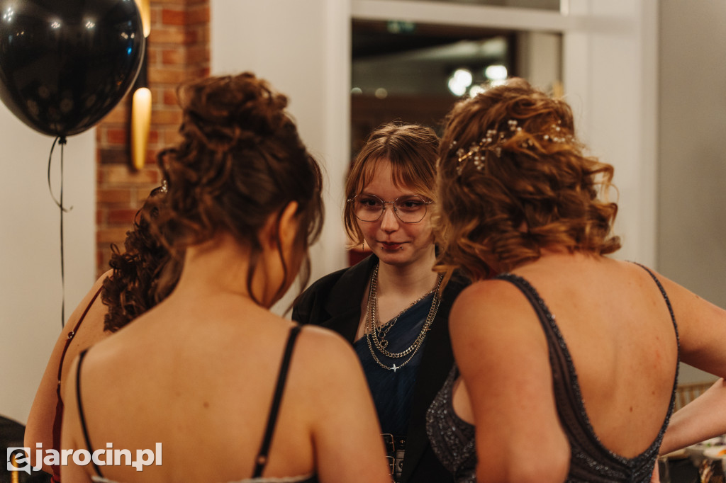 Studniówka 2025 maturzystów Społecznego Liceum Ogólnokształcącego w Jarocinie