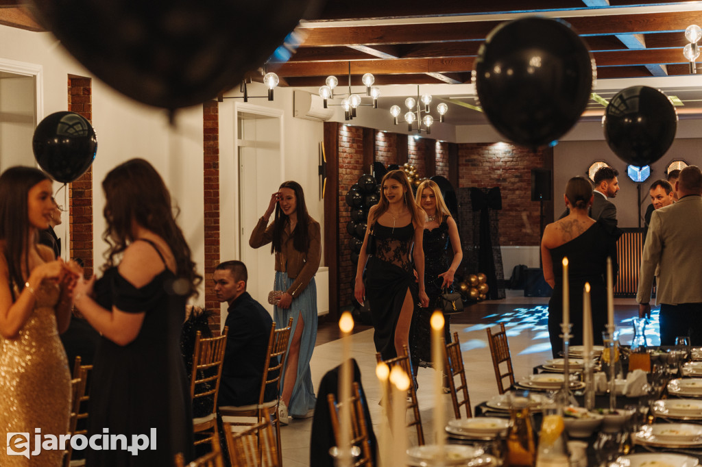 Studniówka 2025 maturzystów Społecznego Liceum Ogólnokształcącego w Jarocinie