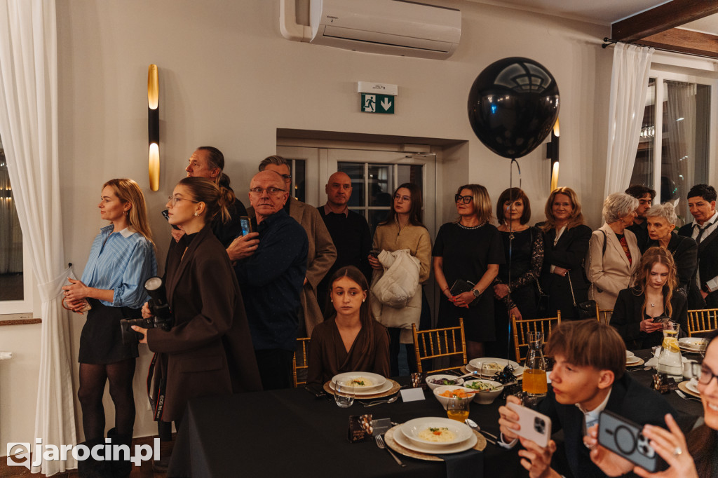 Studniówka 2025 maturzystów Społecznego Liceum Ogólnokształcącego w Jarocinie