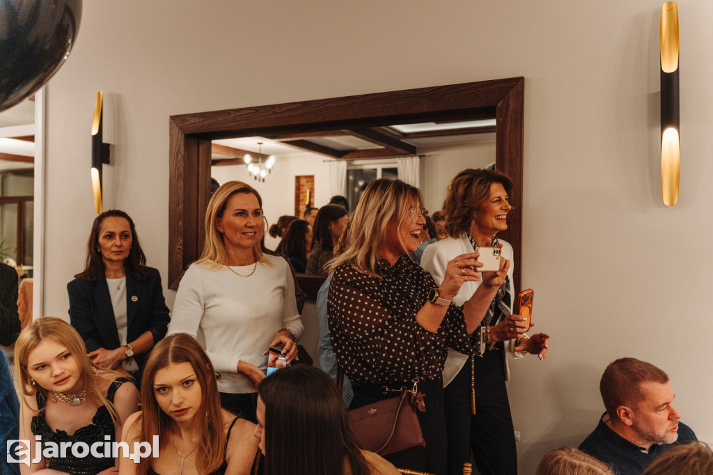 Studniówka 2025 maturzystów Społecznego Liceum Ogólnokształcącego w Jarocinie