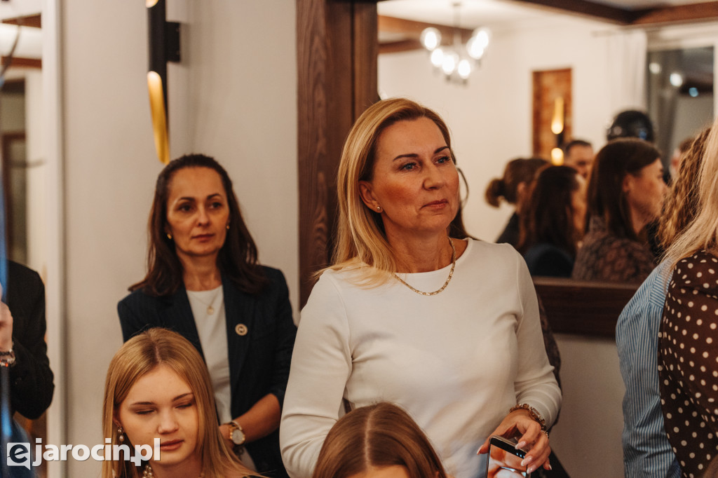 Studniówka 2025 maturzystów Społecznego Liceum Ogólnokształcącego w Jarocinie