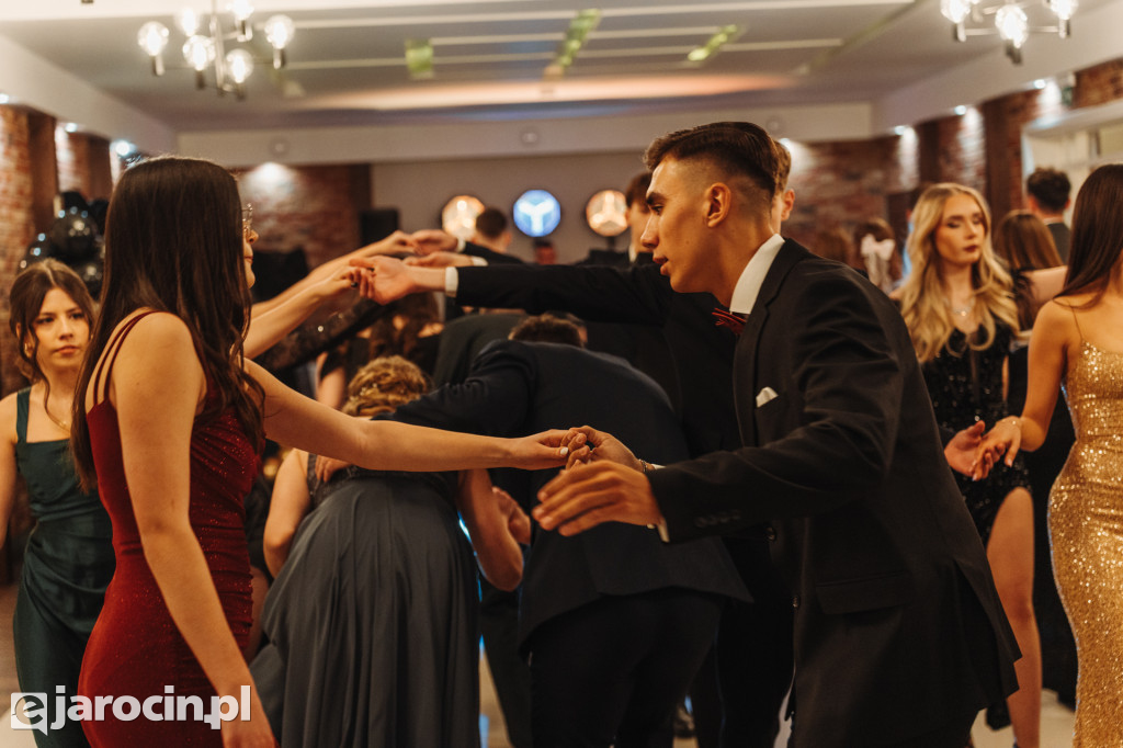 Studniówka 2025 maturzystów Społecznego Liceum Ogólnokształcącego w Jarocinie