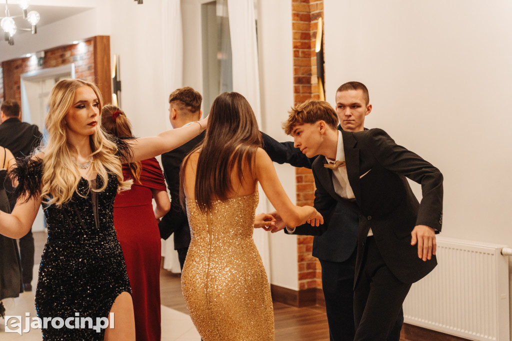 Studniówka 2025 maturzystów Społecznego Liceum Ogólnokształcącego w Jarocinie