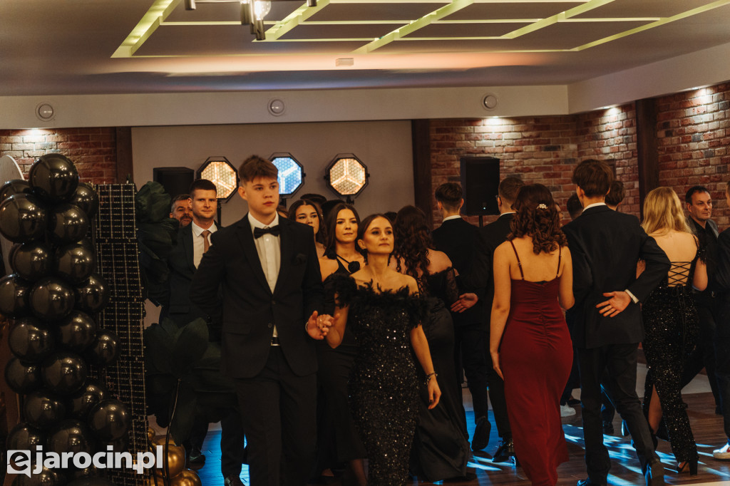 Studniówka 2025 maturzystów Społecznego Liceum Ogólnokształcącego w Jarocinie