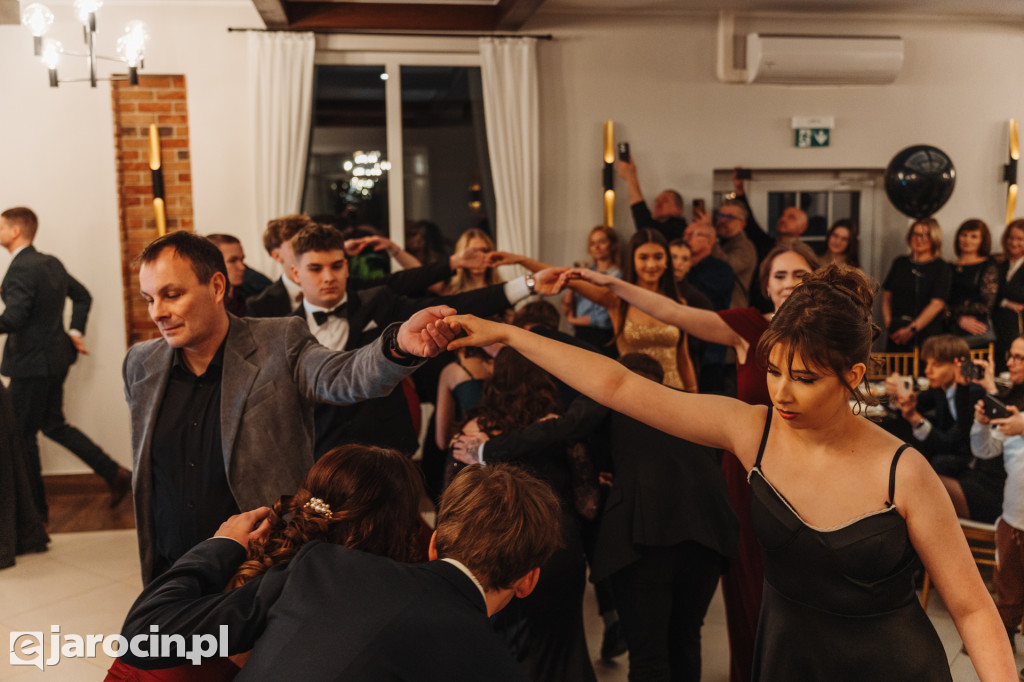 Studniówka 2025 maturzystów Społecznego Liceum Ogólnokształcącego w Jarocinie