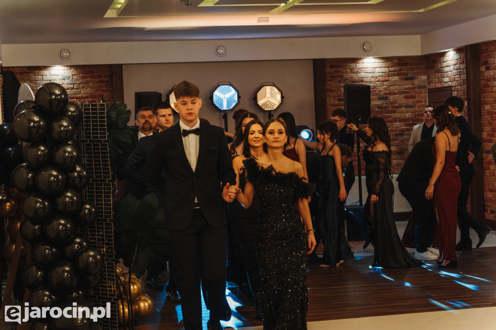 Studniówka 2025 maturzystów Społecznego Liceum Ogólnokształcącego w Jarocinie