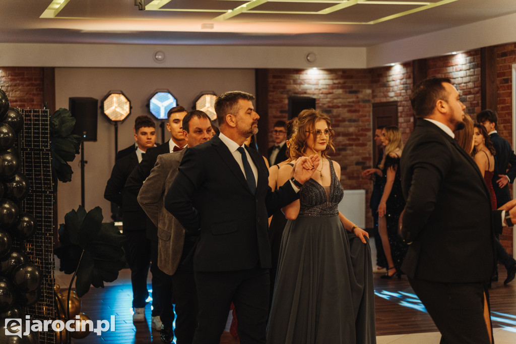 Studniówka 2025 maturzystów Społecznego Liceum Ogólnokształcącego w Jarocinie