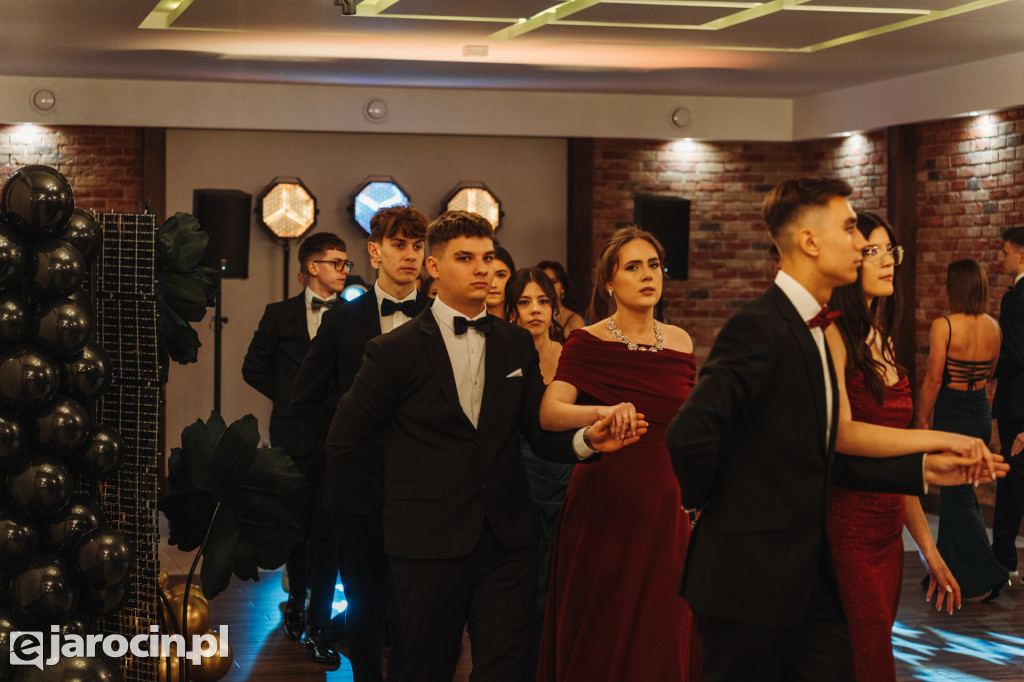 Studniówka 2025 maturzystów Społecznego Liceum Ogólnokształcącego w Jarocinie