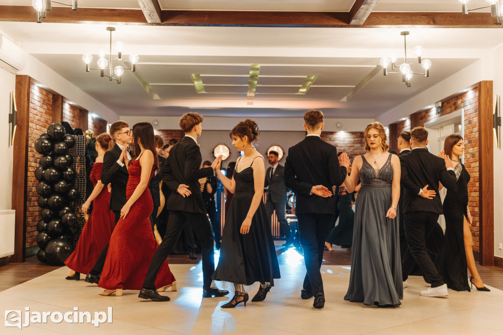 Studniówka 2025 maturzystów Społecznego Liceum Ogólnokształcącego w Jarocinie