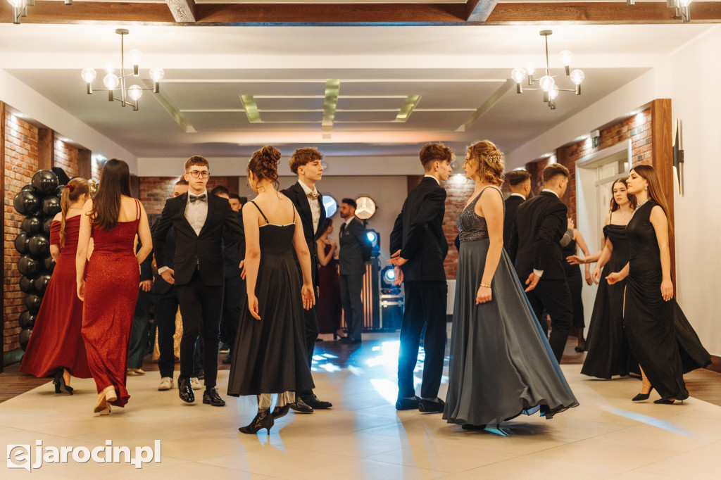 Studniówka 2025 maturzystów Społecznego Liceum Ogólnokształcącego w Jarocinie