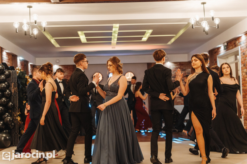 Studniówka 2025 maturzystów Społecznego Liceum Ogólnokształcącego w Jarocinie