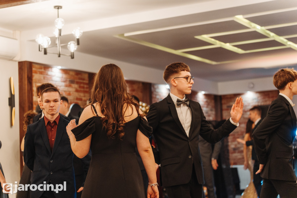 Studniówka 2025 maturzystów Społecznego Liceum Ogólnokształcącego w Jarocinie