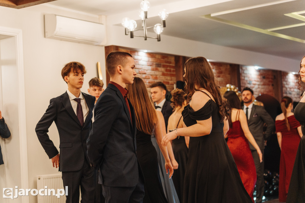 Studniówka 2025 maturzystów Społecznego Liceum Ogólnokształcącego w Jarocinie