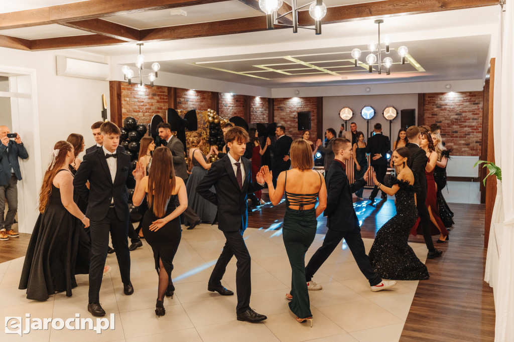 Studniówka 2025 maturzystów Społecznego Liceum Ogólnokształcącego w Jarocinie