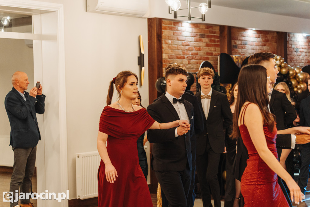 Studniówka 2025 maturzystów Społecznego Liceum Ogólnokształcącego w Jarocinie