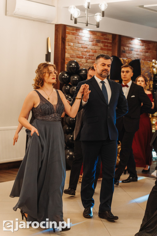 Studniówka 2025 maturzystów Społecznego Liceum Ogólnokształcącego w Jarocinie