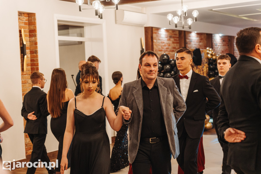 Studniówka 2025 maturzystów Społecznego Liceum Ogólnokształcącego w Jarocinie