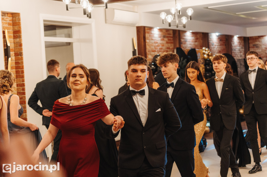 Studniówka 2025 maturzystów Społecznego Liceum Ogólnokształcącego w Jarocinie