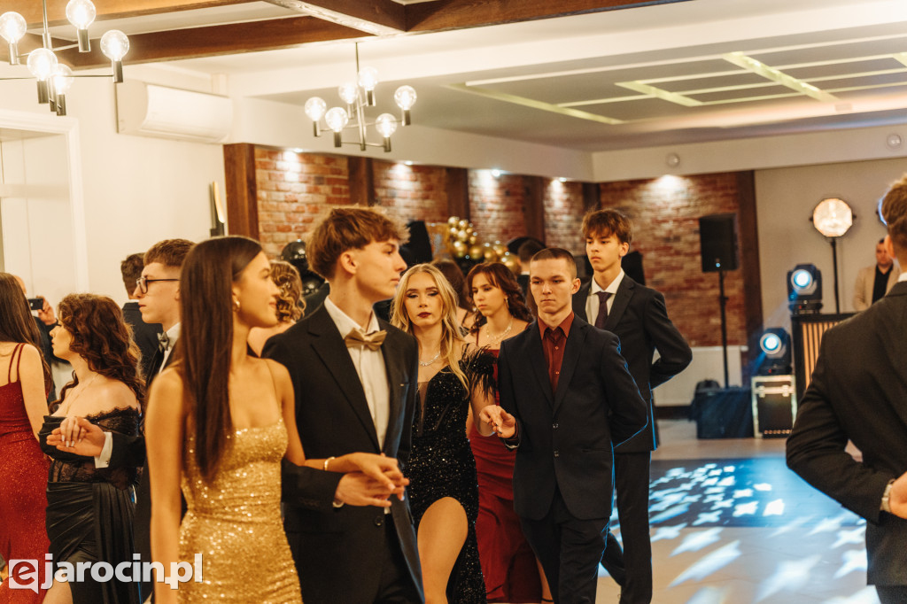 Studniówka 2025 maturzystów Społecznego Liceum Ogólnokształcącego w Jarocinie