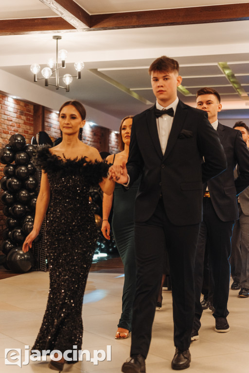 Studniówka 2025 maturzystów Społecznego Liceum Ogólnokształcącego w Jarocinie