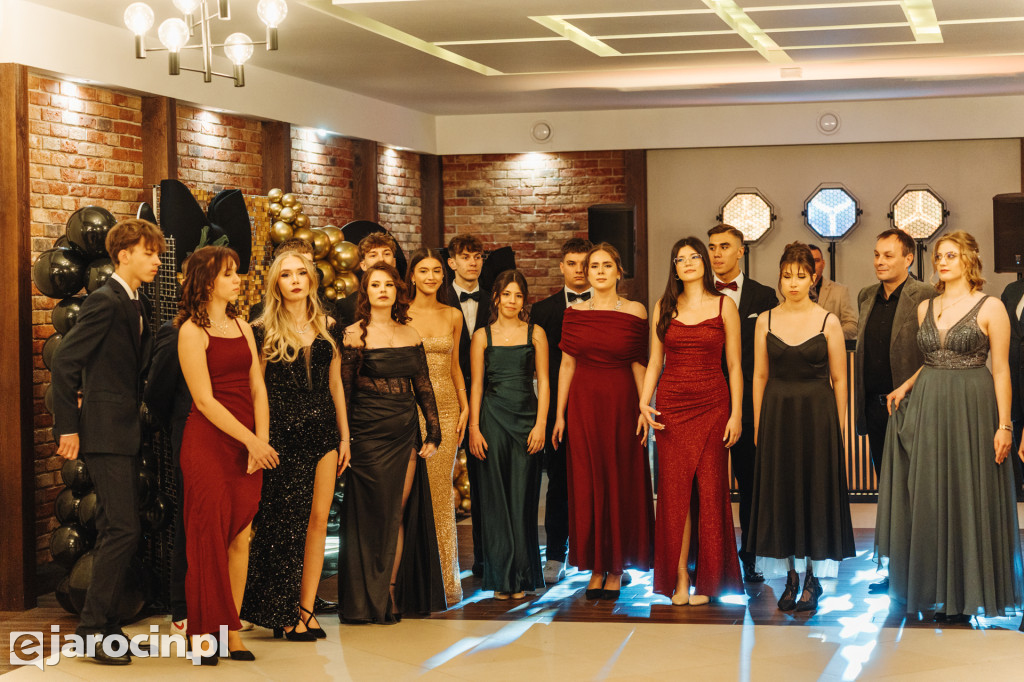 Studniówka 2025 maturzystów Społecznego Liceum Ogólnokształcącego w Jarocinie