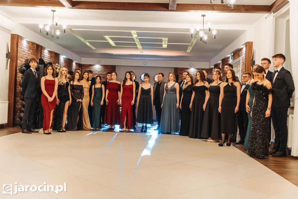 Studniówka 2025 maturzystów Społecznego Liceum Ogólnokształcącego w Jarocinie