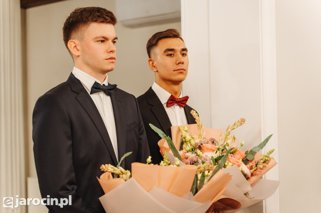 Studniówka 2025 maturzystów Społecznego Liceum Ogólnokształcącego w Jarocinie