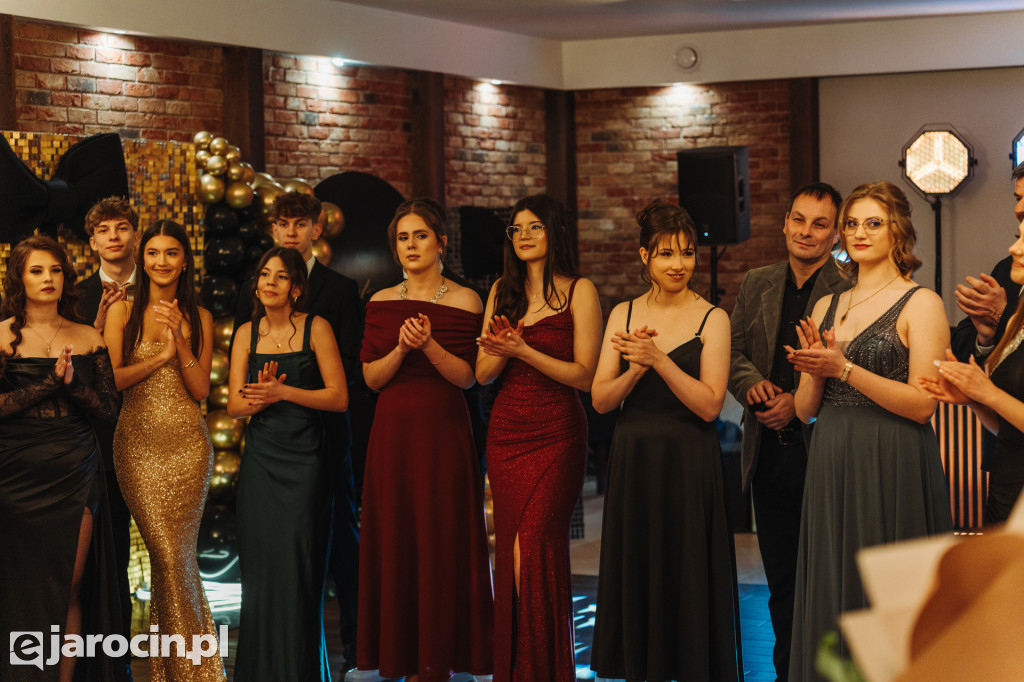 Studniówka 2025 maturzystów Społecznego Liceum Ogólnokształcącego w Jarocinie