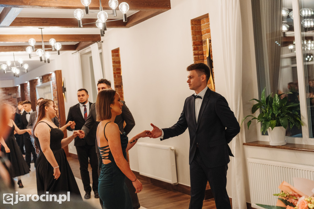 Studniówka 2025 maturzystów Społecznego Liceum Ogólnokształcącego w Jarocinie