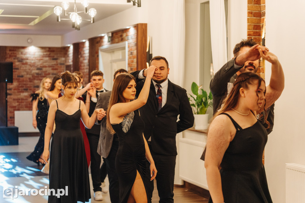 Studniówka 2025 maturzystów Społecznego Liceum Ogólnokształcącego w Jarocinie